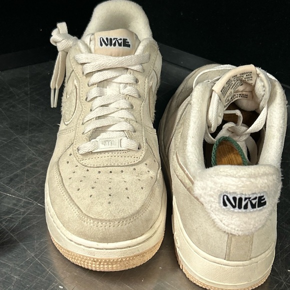 Nike Air Force 1 Size 9.5 Women - Picture 11 of 11